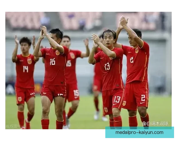 越南队金星旗帜备受关注，持续提升球队国际影响力