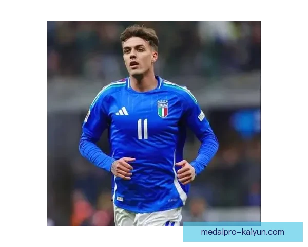 马尔蒂尼防守理念演变展现战术智慧，值得关注其对现代足球的影响与启示